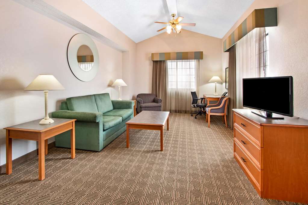 La Quinta Inn by Wyndham Albuquerque Airport - photo 33