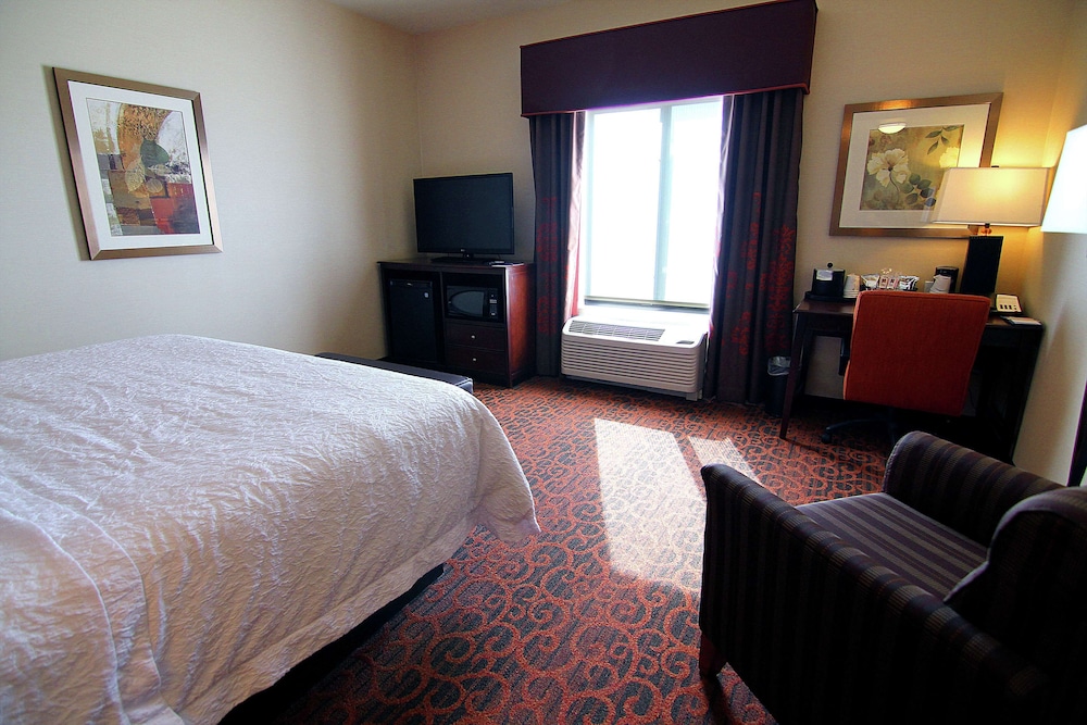Hampton Inn & Suites Grand Forks - photo 15