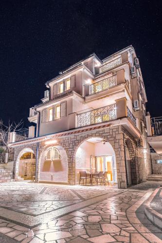Boutique VILA SABRINA Selce Exclusive Apartments with free parking — 4-Star Luxury Hotel in Selce, Croatia
