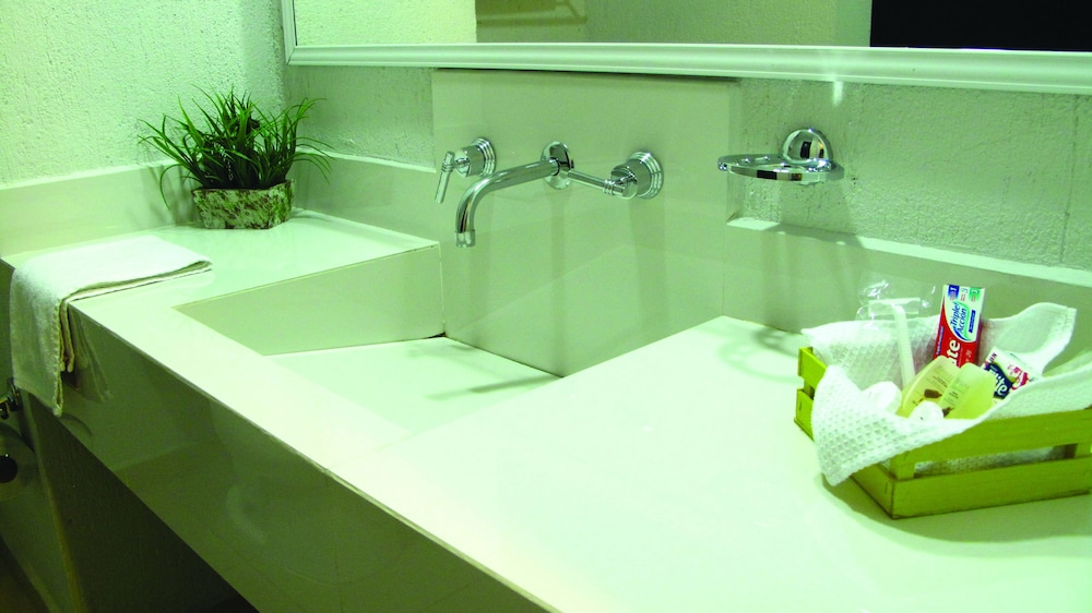 Bathroom sink