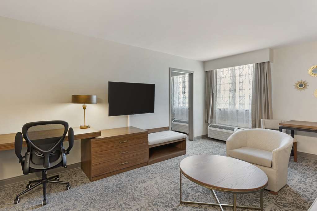 Best Western Plus The Charles Hotel - photo 24