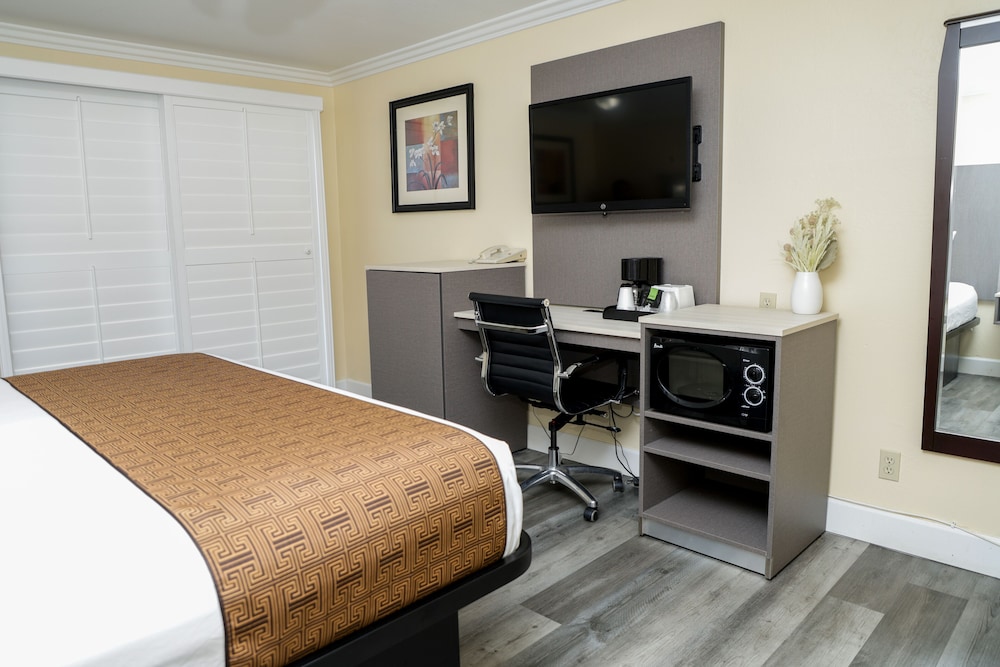 Silver Surf Motel - photo 7