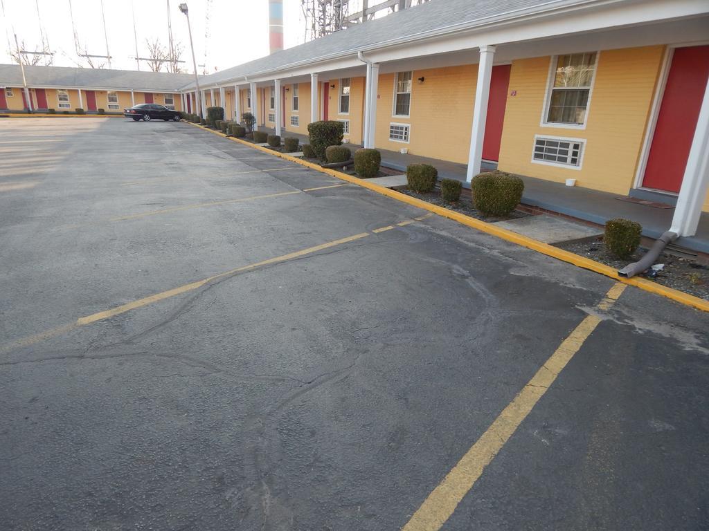 Sunrise Inn Brownsville - photo 3