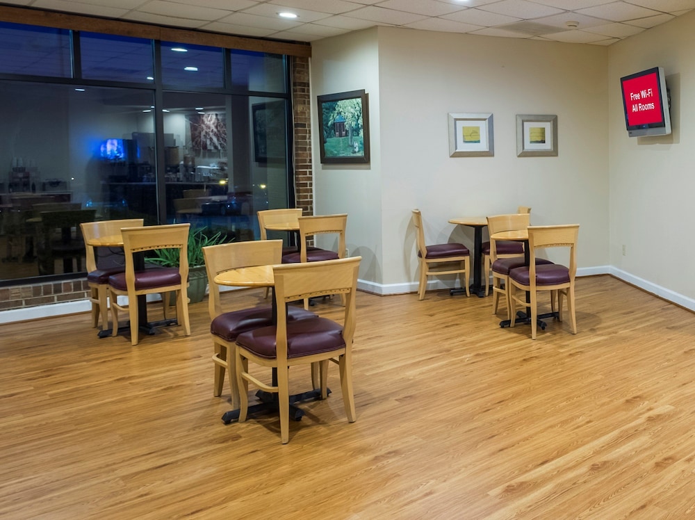 Quality Inn & Suites - photo 12