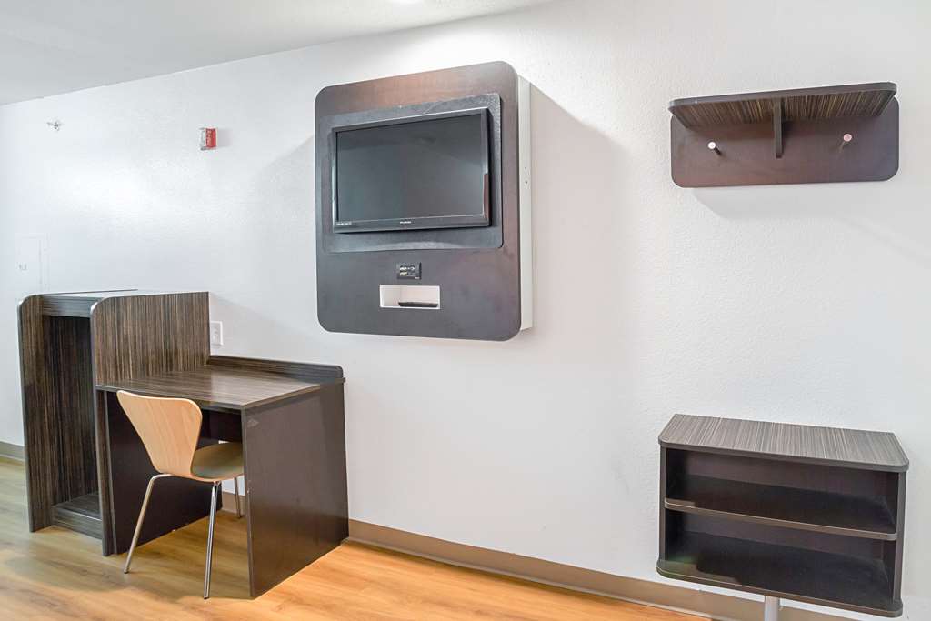 Motel 6 Grand Prairie TX Near Six Flags Drive - photo 11