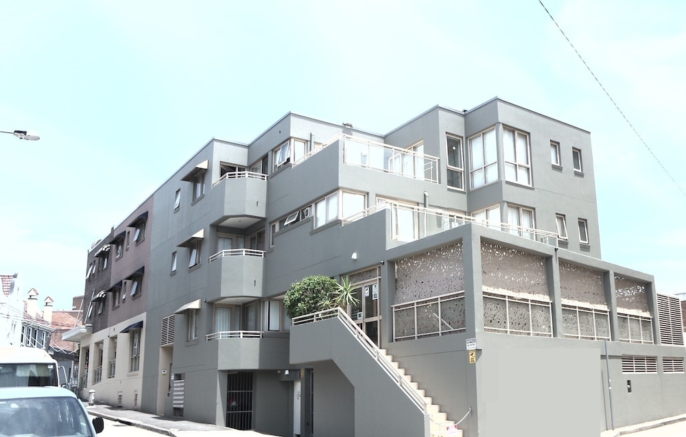 Cityview Studio Accommodation - carbon neutral hotel in Leichhardt