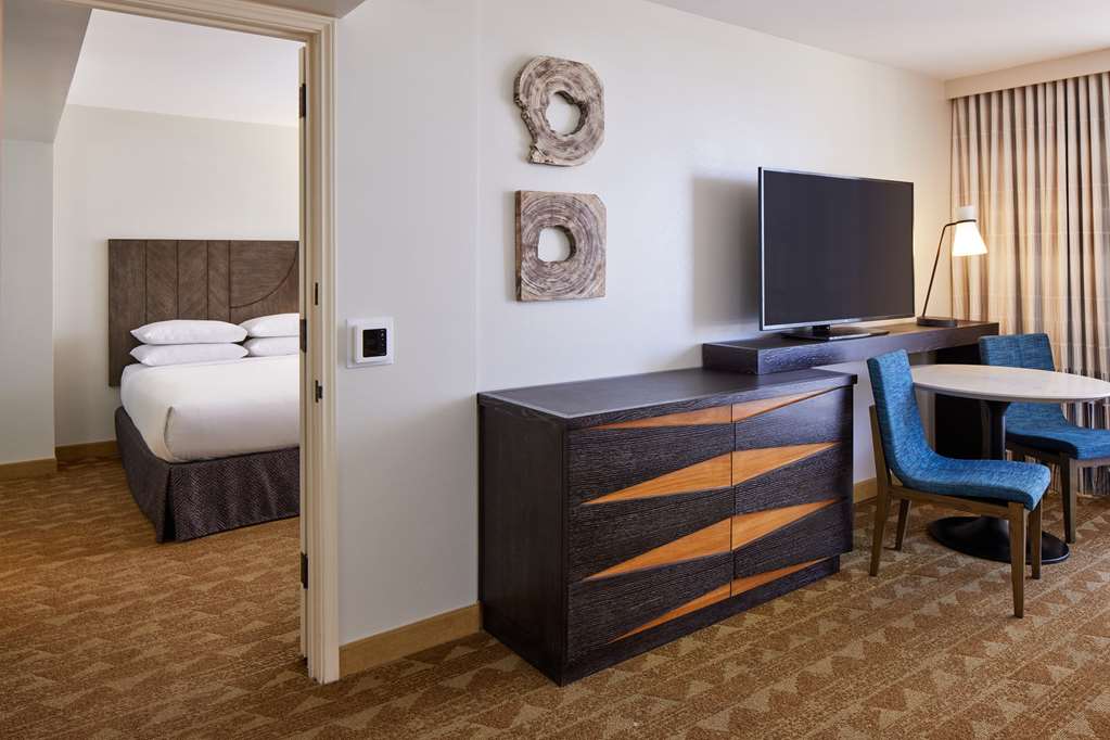 Embassy Suites by Hilton Waikiki Beach Walk - photo 30