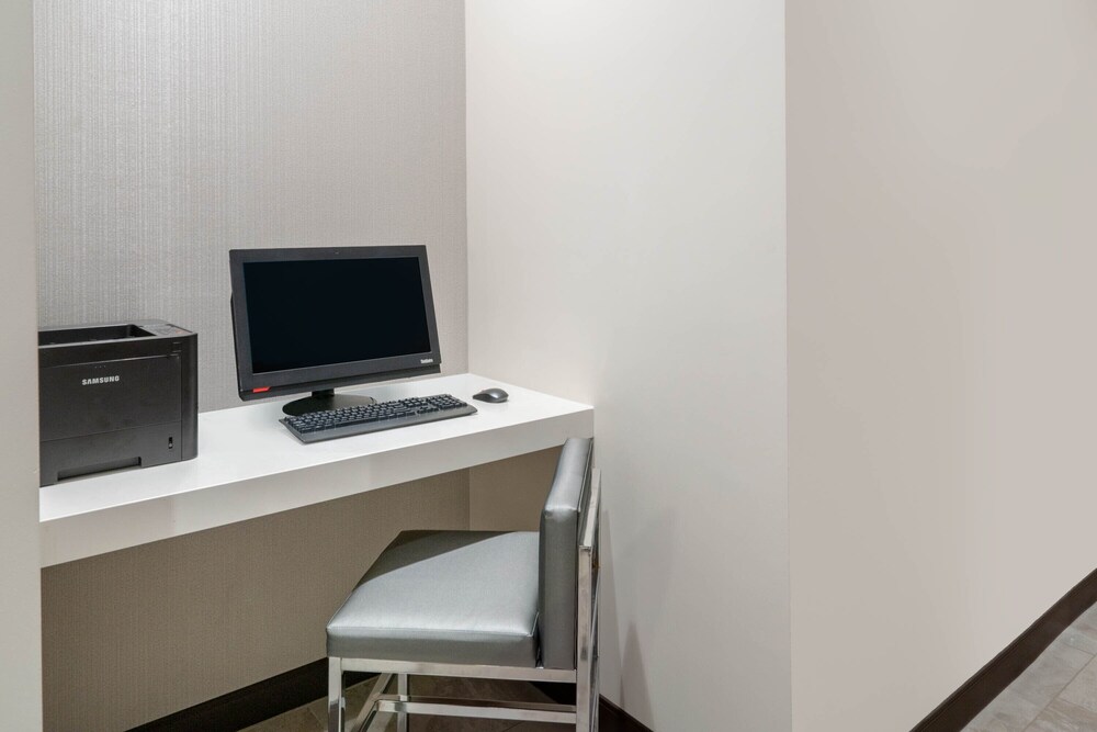Courtyard by Marriott Seattle SeaTac Airport - photo 18