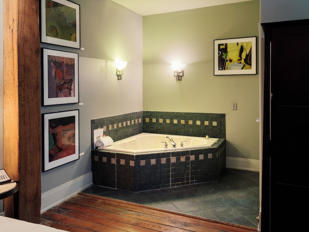 Lancaster Arts Hotel - photo 28