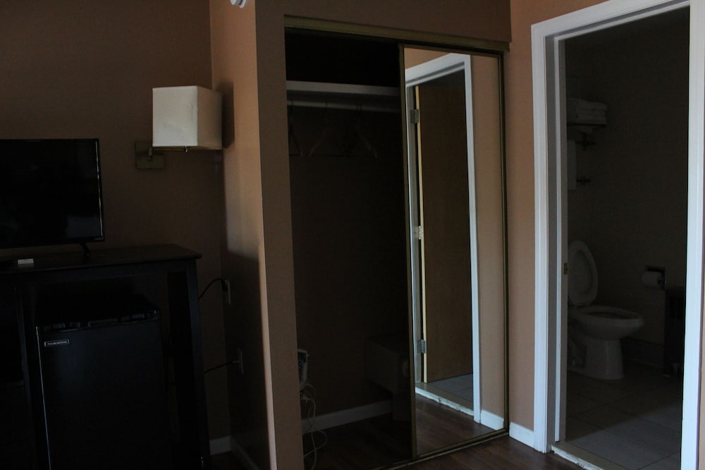 Bellevue Hotel & Suites - photo 30