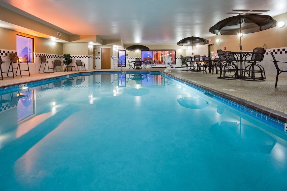 Hampton Inn Mitchell - photo 17