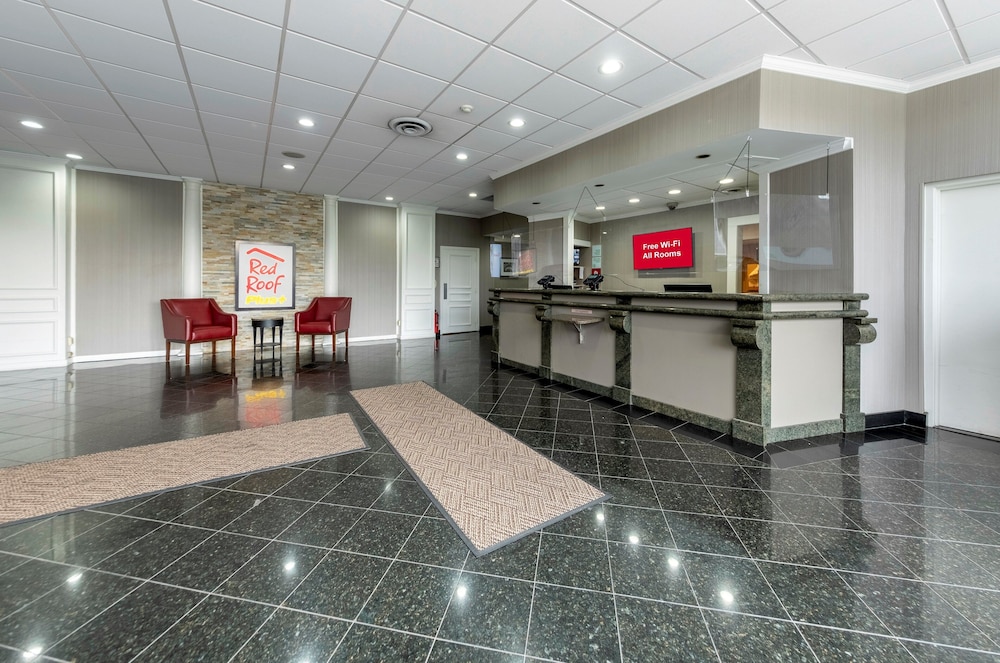 Red Roof Inn PLUS Newark Liberty Airport Carteret - photo 2