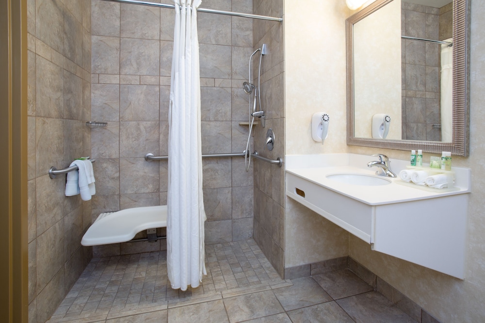 Holiday Inn Express & Suites Minot by IHG - photo 14
