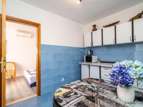 Apartment & Rooms Alan One Bedroom Apartment with Balcony and Sea View