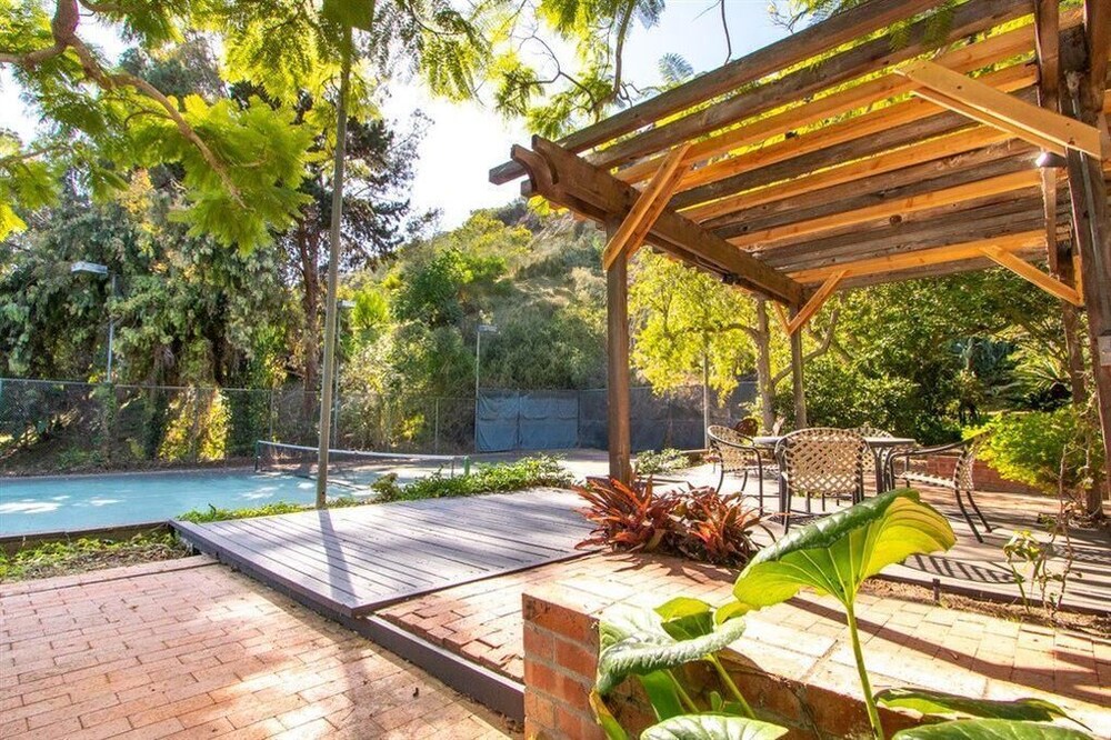 Frida by AvantStay Sleeps 16 Prvt Estate w Tennis Ct & Mins to Beach - photo 24