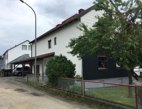 Komfort Wohn und Ferienhaus JAKOBI — hotel in Reichertshofen