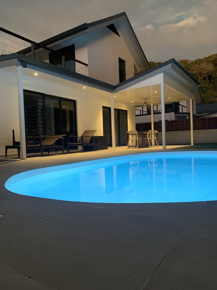 Bora Tahaana Piti Pool — hotel near Bora Bora Airport