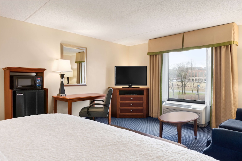 Hampton Inn Warrenton - photo 17
