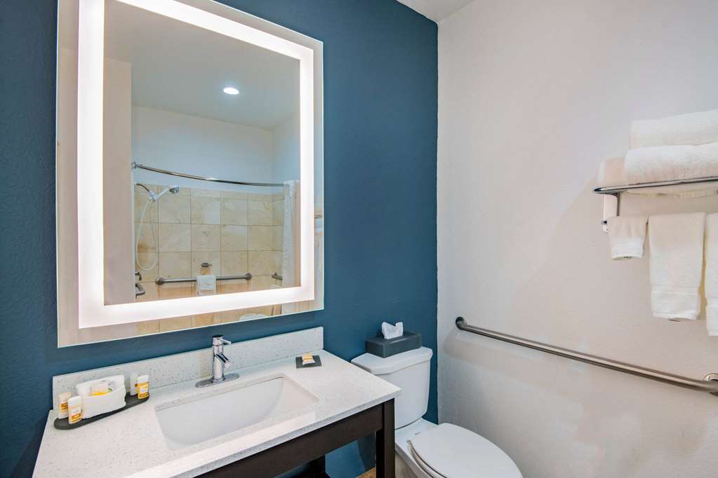 La Quinta Inn & Suites by Wyndham Dalhart - photo 42