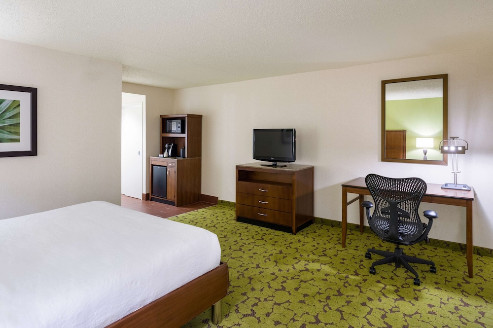 Hilton Garden Inn Edison Raritan Center - photo 12