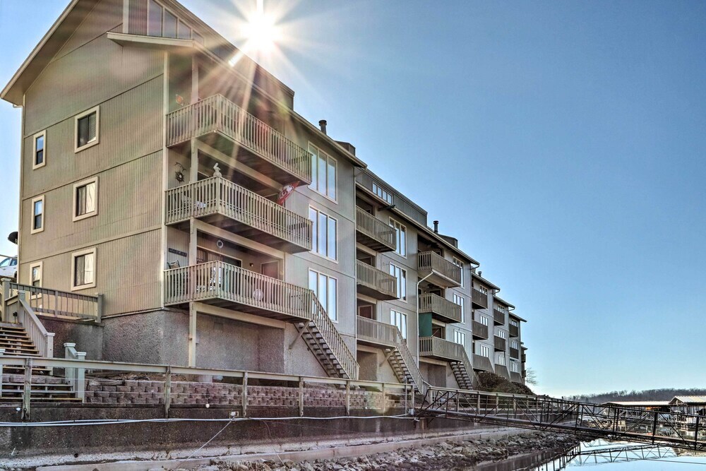 2 Mi to Margaritaville Resort Lake View Retreat — 4-Star Luxury Hotel in Osage Beach, United States