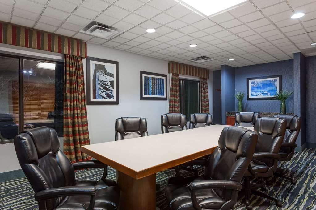 Wingate by Wyndham Chesapeake - photo 13