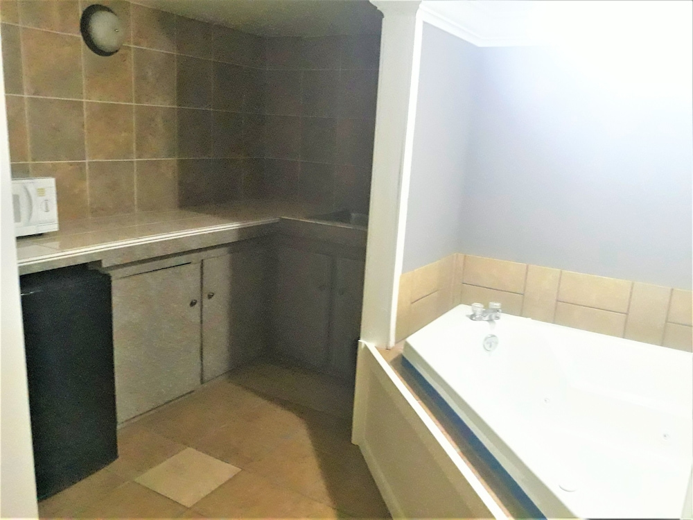 Madison Inn and Suites - photo 47