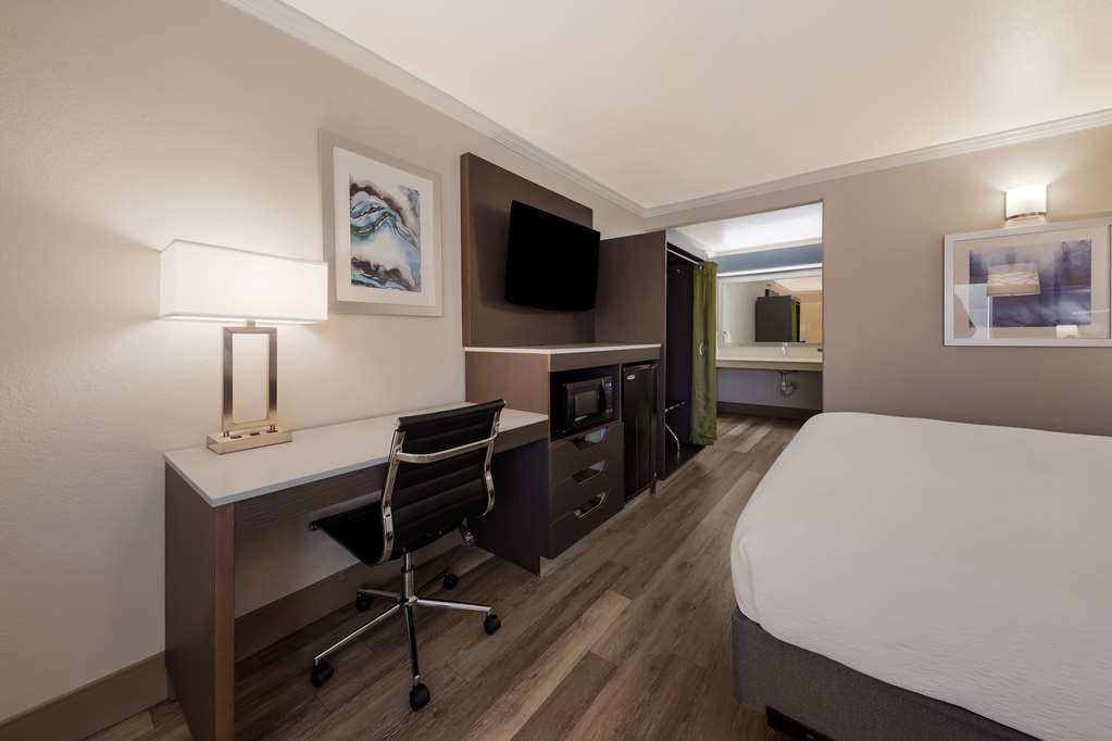 Best Western Inn & Suites Lemoore - photo 25