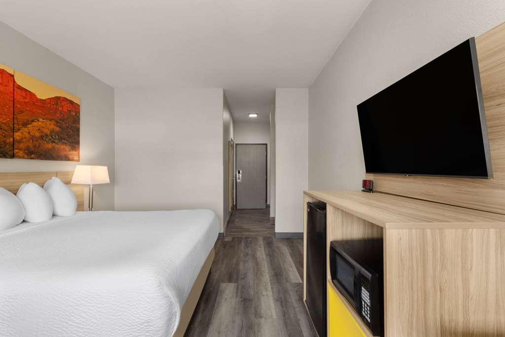 Days Inn & Suites by Wyndham Tucson Marana - photo 28
