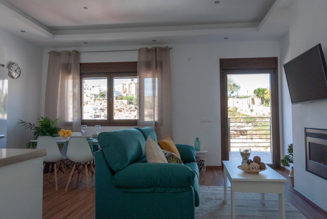 Apartamentos Cantarería Jazmín. — 4-Star Luxury Hotel in Setenil De Las Bodegas, Spain