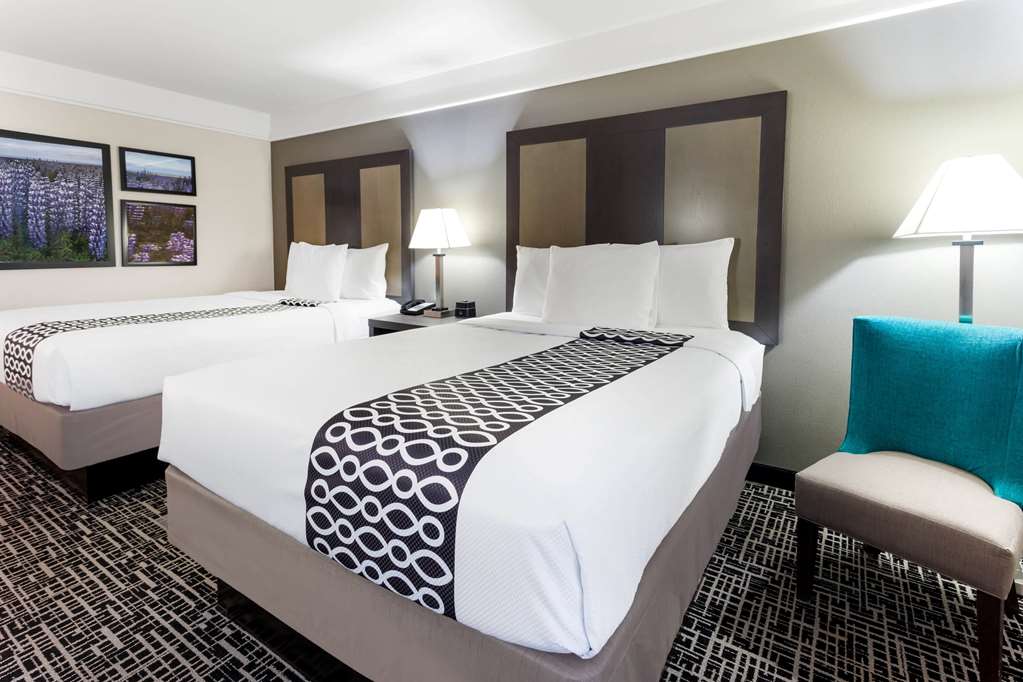 La Quinta Inn & Suites by Wyndham Seguin - photo 16