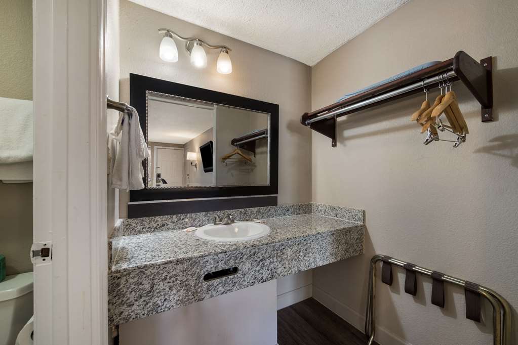 Rodeway Inn Charlotte Airport Area - photo 29