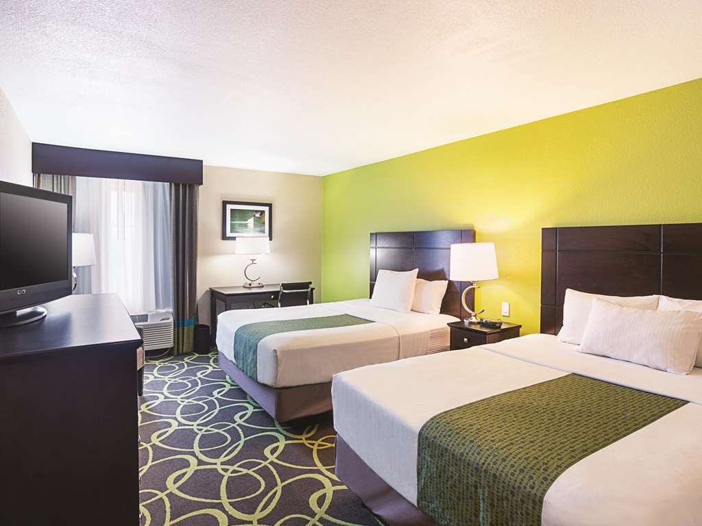 La Quinta Inn & Suites by Wyndham New Braunfels - photo 12
