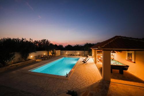 Luka in Pridraga, Croatia