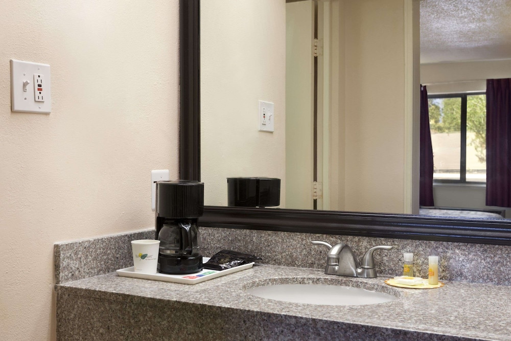 Days Inn by Wyndham Santa Fe New Mexico - photo 14