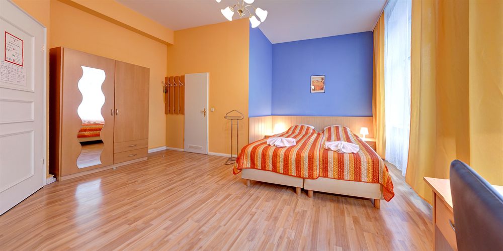 Hotel Pension Am Savignyplatz — Berlin — photo 4