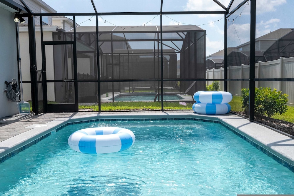 Amazing 5 Suite Home With Resort style Amenities - photo 23