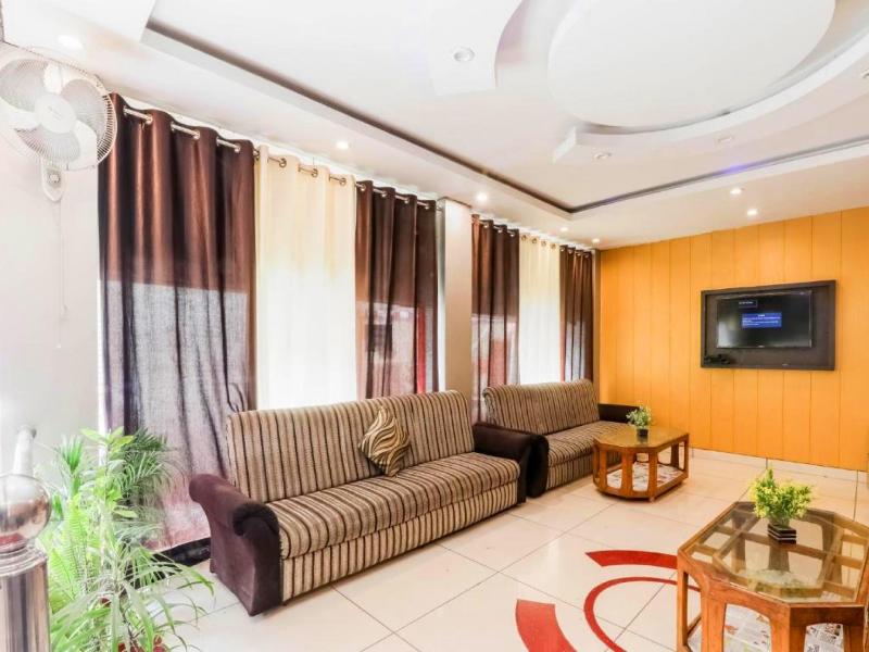 OYO 79765 Hotel Samrat - last minute hotel in Lucknow