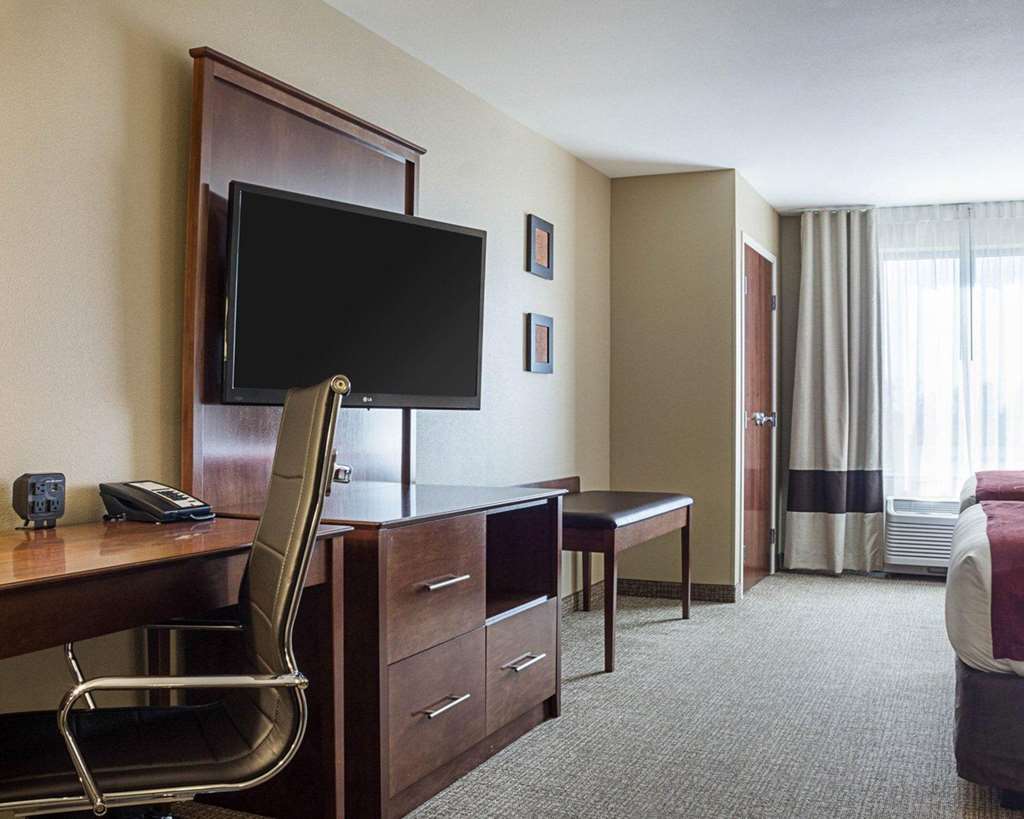 Comfort Suites Fargo Medical Center - photo 23