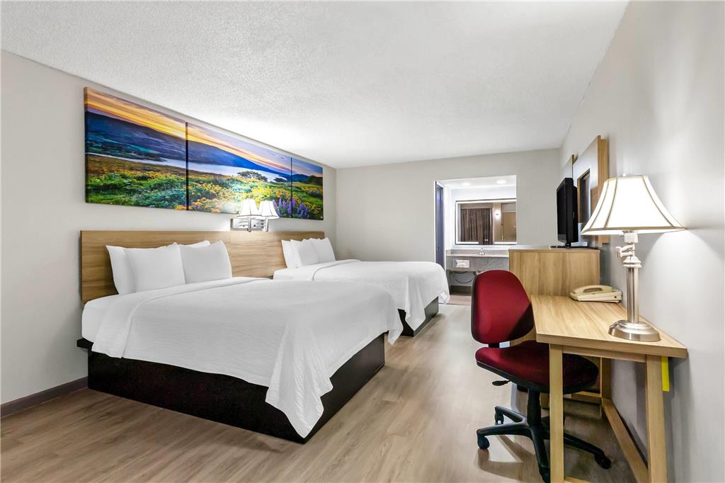 Days Inn by Wyndham Salina South - photo 25