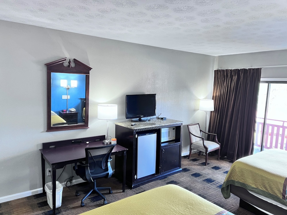 Knights Inn Dillard - photo 23