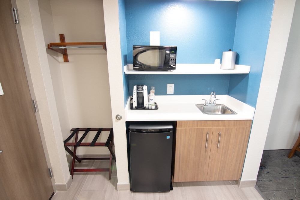 Holiday Inn Express & Suites Ft. Lauderdale Airport West by IHG - photo 16