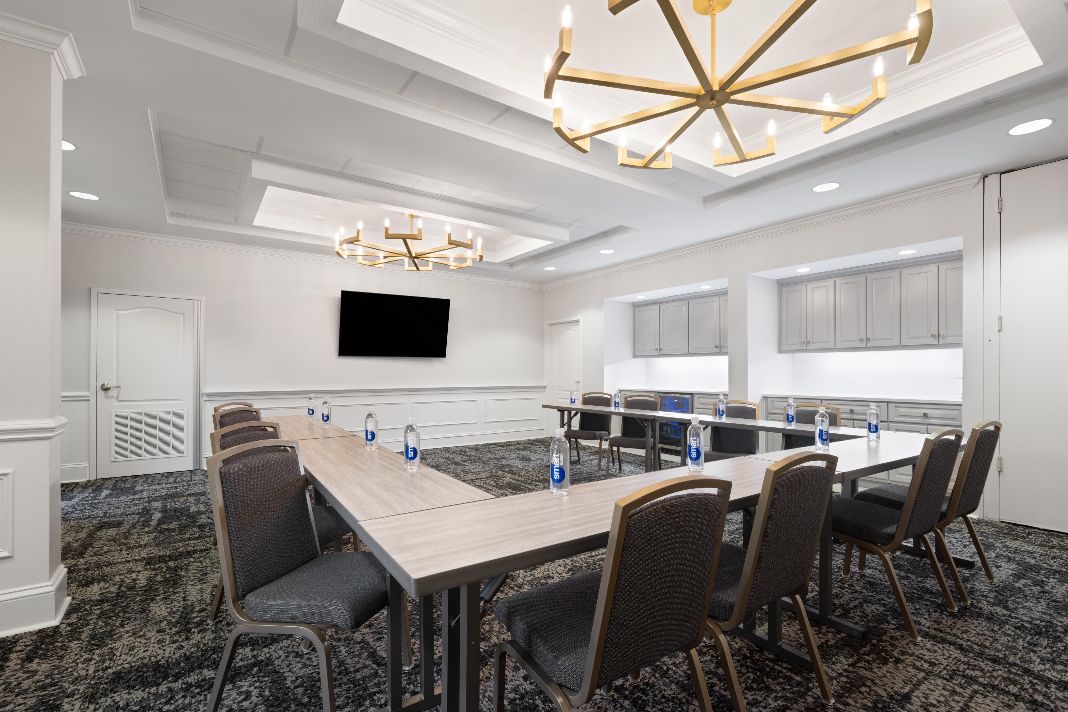 Hampton Inn & Suites Charlotte SouthPark at Phillips Place - photo 18