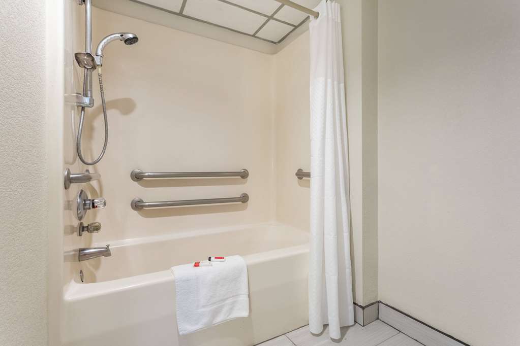 Days Inn & Suites by Wyndham Rocky Mount Golden East - photo 21