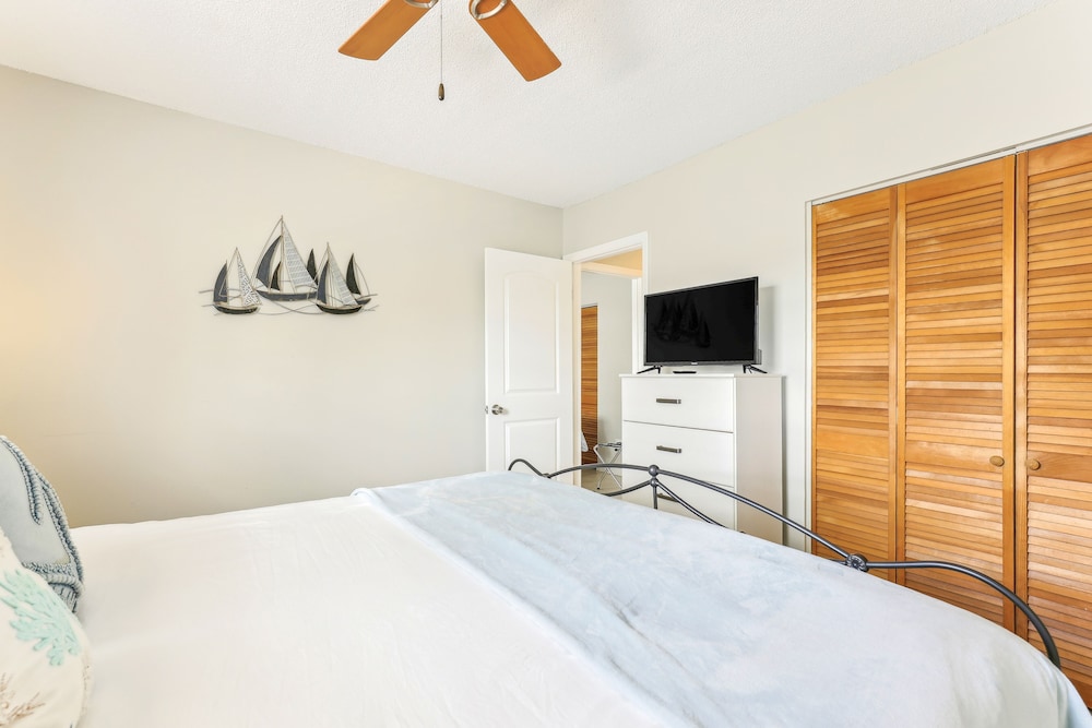Jensen Beach Home quarter Mi to Beach Access - photo 5