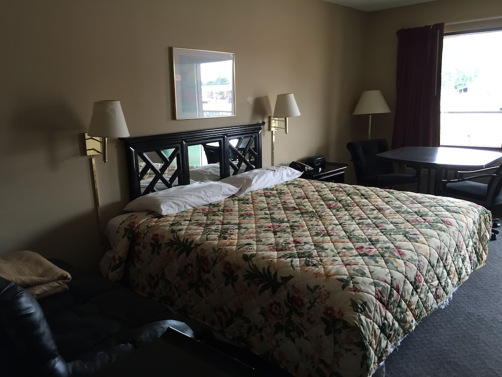 Highway Inn - photo 15