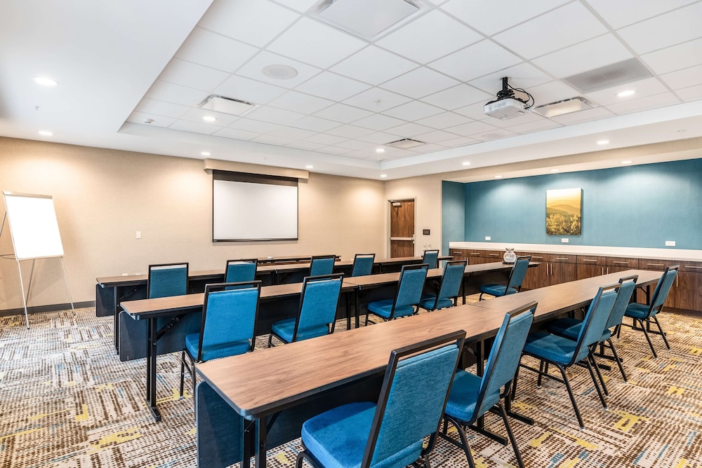 Hampton Inn Batesville - photo 29