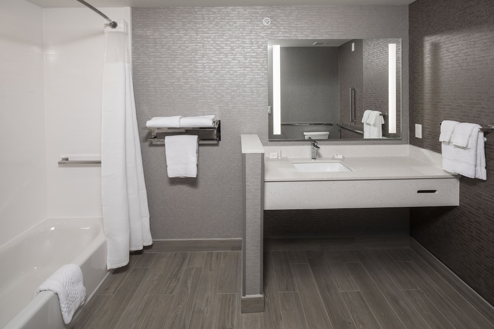 Fairfield Inn & Suites by Marriott Oklahoma City Downtown - photo 18