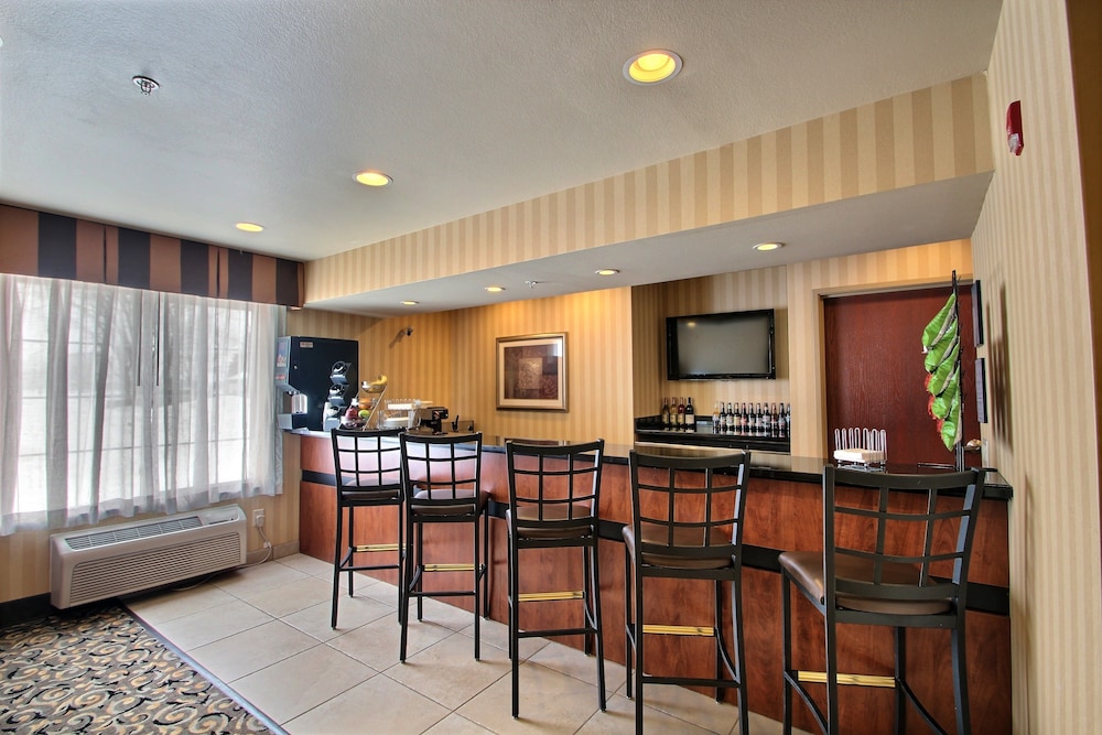 Cobblestone Inn & Suites Brillion - photo 43