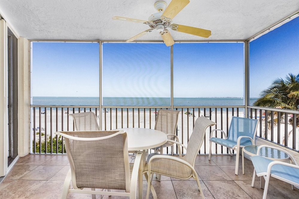 Fantastic Gulf Front Condo North of the Pier condo — 4-Star Luxury Hotel in Fort Myers Beach, United States